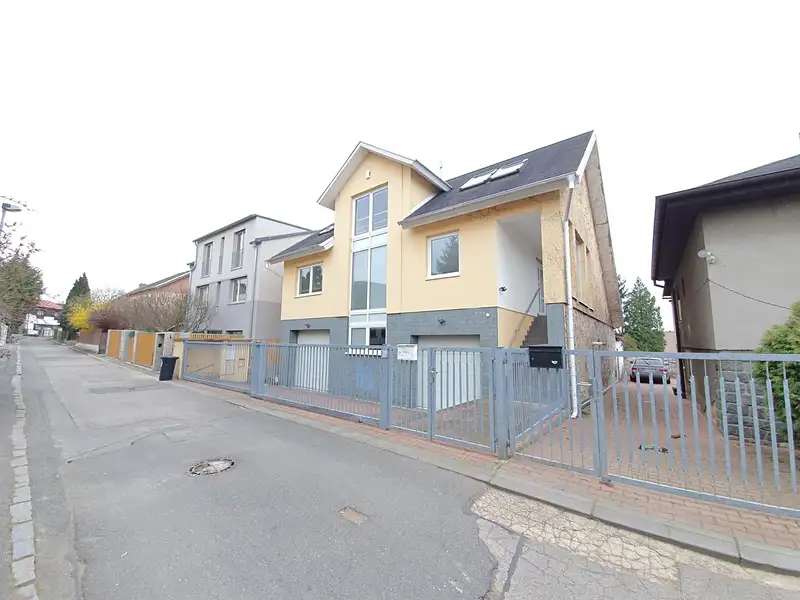 Pronájem rodinného domu 300 m², pozemek 310 m²